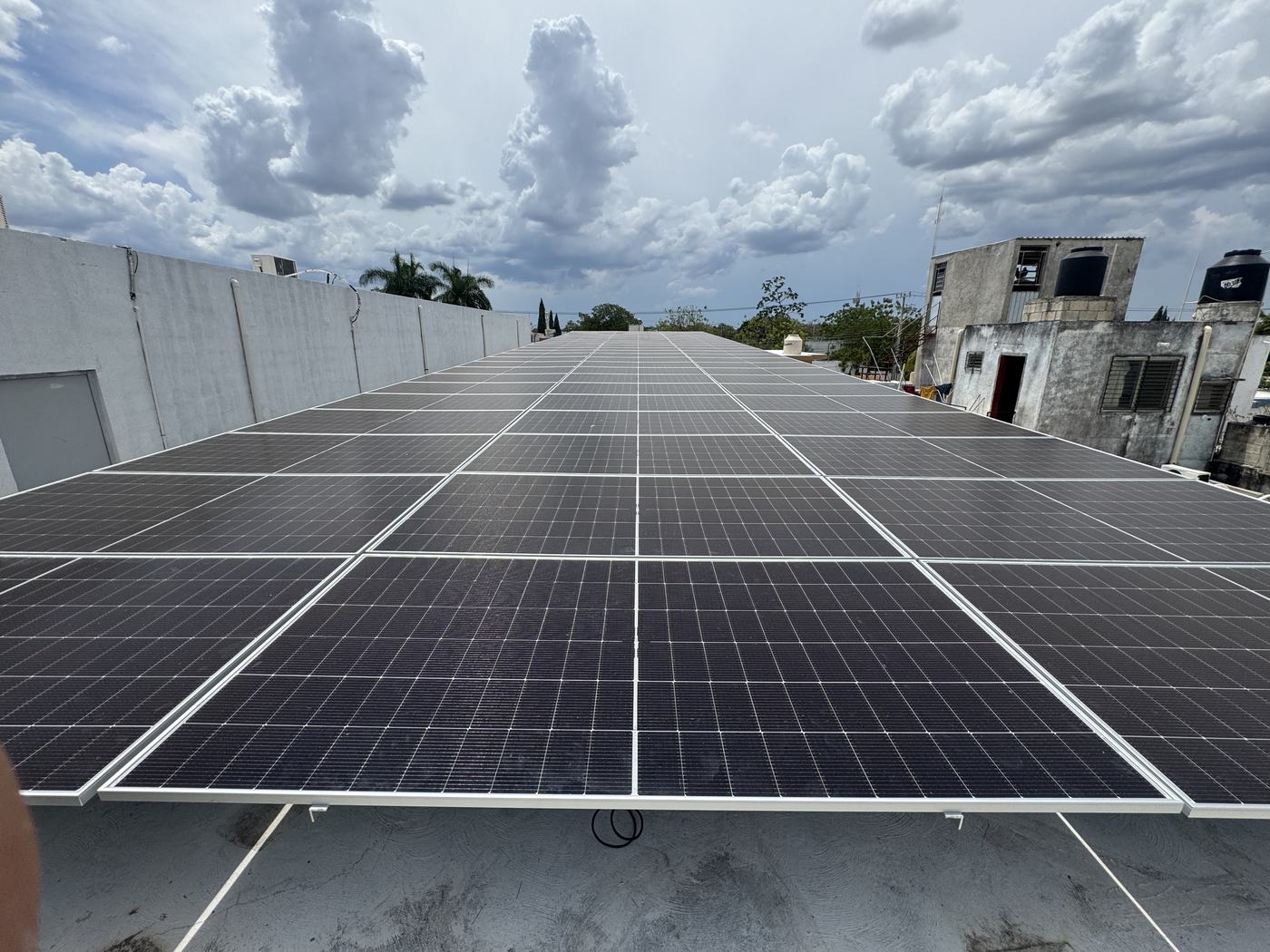 Instalación comercial de paneles solares en Tizimín, Yucatán